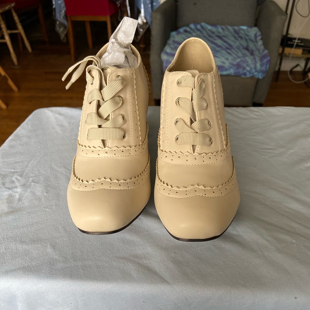 Retro-style cream shoes. Size 9. 2 inch heel.